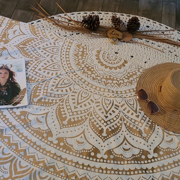 NEW BO HO GOLD AND WHITE, TABLE CLOTH, WALL ART. - Picture 16 of 16